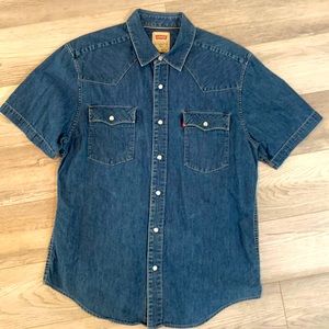Levi’s pearl button snap down Western style short sleeved denim shirt. Medium.